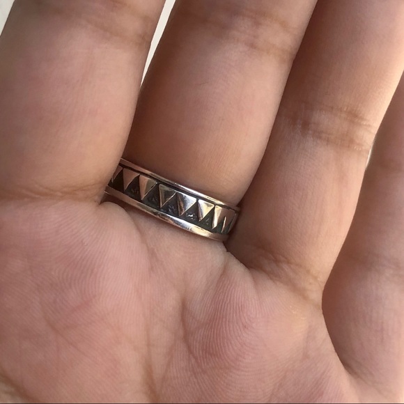 Sterling Silver Chevron Stacker Band 🔺 - Picture 4 of 4